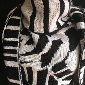 Double knitted women's reversible shawl
